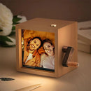 BoxMemories Charmed Love®- Caixa de fotos memorável personalizada a manivela e Led